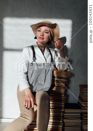 Beautiful fashionable woman in vintage brimmed hat Beautiful fashionable woman in vintage brimmed hat 109243831