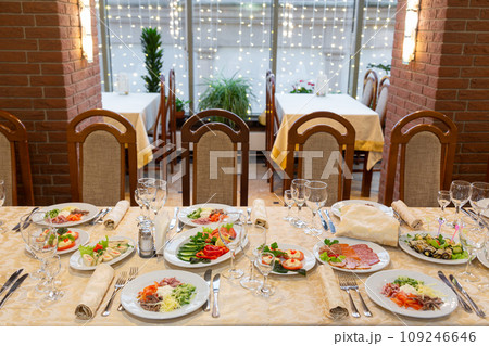 Served festive table with snacks, glasses, glasses, cutlery and napkins for a banquet 109246646