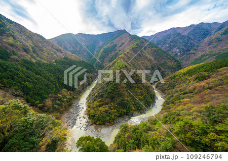 【徳島】ひの字渓谷【秋】 109246794