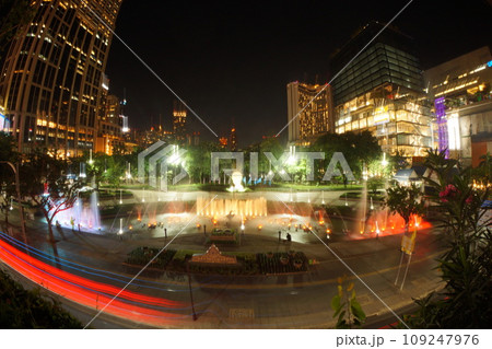 タイ王国首都バンコク、プロンポン駅周辺、ベンジャシリ公園、ベンチャシリ公園 109247976