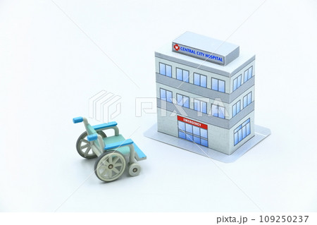 病院と車椅子のイメージ 病院と車椅子のイメージ 109250237