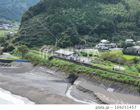 高知県須崎市 安和駅と安和海岸 高知県須崎市 安和駅と安和海岸 109251457