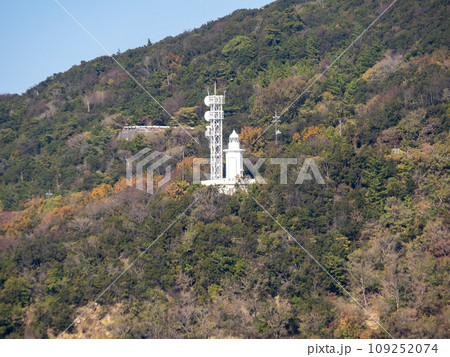 地蔵埼灯台。小豆島、三都半島南端の地蔵埼(釈迦ヶ鼻)に立つ灯台。香川県小豆郡小豆島町。 地蔵埼灯台。小豆島、三都半島南端の地蔵埼(釈迦ヶ鼻)に立つ灯台。香川県小豆郡小豆島町。 109252074