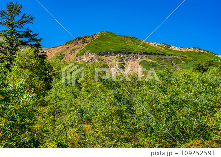 長野県の乗鞍岳の観光登山 位ヶ原山荘付近から見る摩利支天岳 長野県の乗鞍岳の観光登山 位ヶ原山荘付近から見る摩利支天岳 109252591
