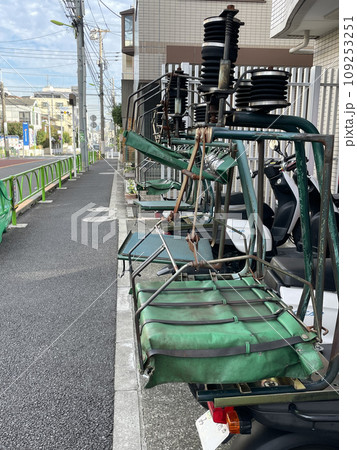 おかもち付きバイクの駐車場 いつでも出動できます おかもち付きバイクの駐車場 いつでも出動できます 109253251