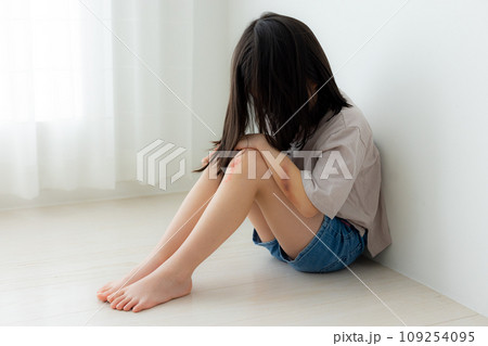 子供怪我イメージ（傷は特殊メイクです）　 109254095