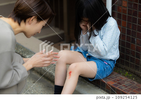 子供怪我イメージ（傷は特殊メイクです）　　 109254125