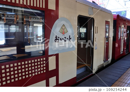 飯山線の観光列車 おいこっと（長野駅）  109254244