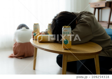 アル中の家族イメージ アル中の家族イメージ 109254318