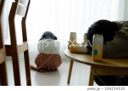アル中の家族イメージ 109254320