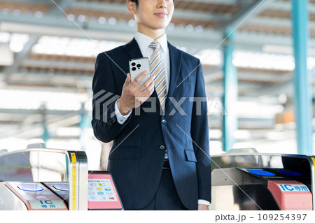 改札　撮影協力「京王電鉄株式会社」 109254397