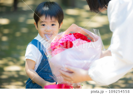 母の日イメージ 109254558