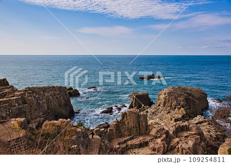 東尋坊からの日本海 109254811