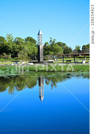 平成の森公園　修景池　時の塔 　川島町　 109254923