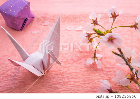 桜の花と折り鶴 桜の花と折り鶴 109255856