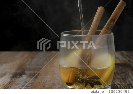 ホットワイン　白ワイン　ヴァンショ- 109256495