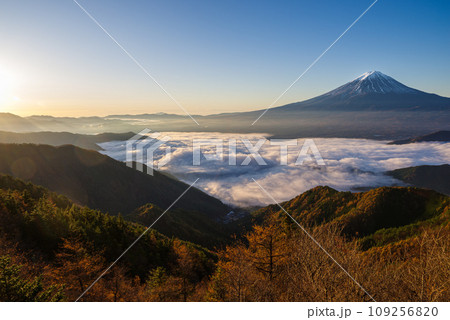 日本の風景「富士山と雲海」 日本の風景「富士山と雲海」 109256820