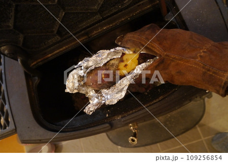 甘くてホクホクとした焼き芋出来ました。 甘くてホクホクとした焼き芋出来ました。 109256854