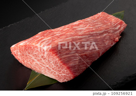 黒毛和牛　トモサンカク　ローストビーフ用　（仙台牛） 109256921