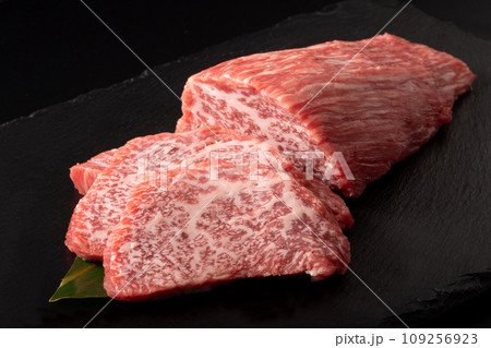 黒毛和牛　トモサンカク　（仙台牛） 109256923