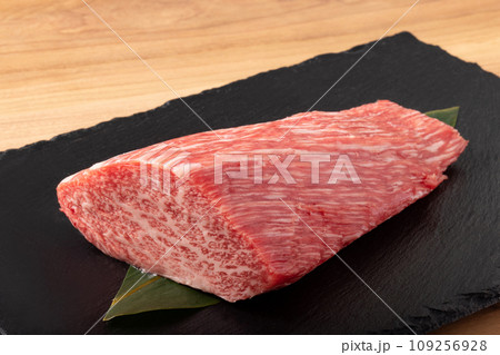 黒毛和牛　トモサンカク　ローストビーフ用　（仙台牛） 109256928