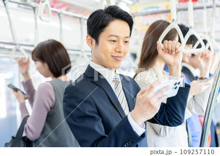 通勤電車 撮影協力「京王電鉄株式会社」 通勤電車 撮影協力「京王電鉄株式会社」 109257110