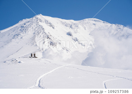 【北海道•大雪山】冬の旭岳 【北海道•大雪山】冬の旭岳 109257386
