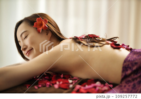 若い女性のビューティー　エステイメージ 109257772