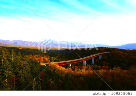 燃える秋、錦秋の北海道、十月、層雲峡の紅葉を、黒岳を眺めながらの三国峠へ 燃える秋、錦秋の北海道、十月、層雲峡の紅葉を、黒岳を眺めながらの三国峠へ 109258065