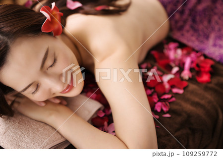 若い女性のビューティー　エステイメージ 109259772