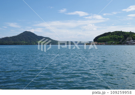 隠岐東郷地区から眺めた西郷湾の景色 隠岐東郷地区から眺めた西郷湾の景色 109259958