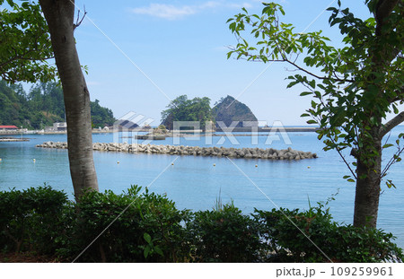 隠岐の島町布施漁港の景色 109259961