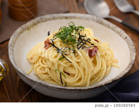 数の子と梅のパスタ　きざみ大葉を添えて 109260565