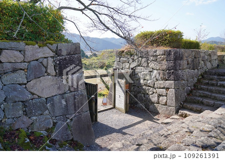 兵庫　丹波篠山　篠山城　二の丸の埋門跡（搦手口）（南側、晩秋） 109261391
