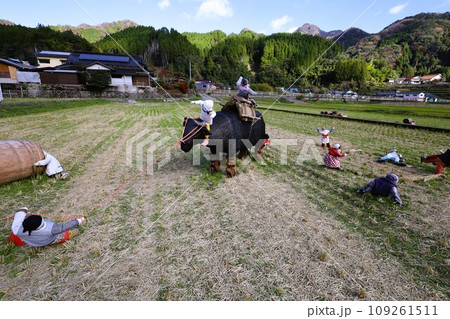 天高く肥ゆる秋、十一月の九州、中津、耶馬渓、猿飛千壺峡をさんぽ、秋空に渓谷が映える 天高く肥ゆる秋、十一月の九州、中津、耶馬渓、猿飛千壺峡をさんぽ、秋空に渓谷が映える 109261511