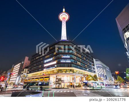 ライトアップされた京都タワー ライトアップされた京都タワー 109261776