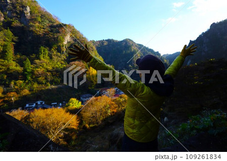 十一月の九州、耶馬渓、一目八景展望台から望む、秋、紅葉の耶馬渓、耶馬渓ドライブ、 十一月の九州、耶馬渓、一目八景展望台から望む、秋、紅葉の耶馬渓、耶馬渓ドライブ、 109261834