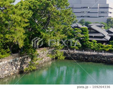 高松市立玉藻公園　史跡高松城址天守台からの風景 109264336