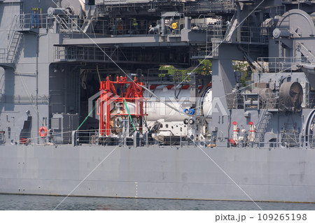 海上自衛隊潜水艦救難母艦ちよだDSRV 109265198