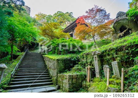 初秋の立石寺（山寺）　山形県山形市 109265312