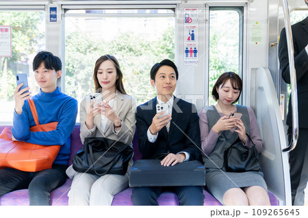 乗客　撮影協力「京王電鉄株式会社」 109265645