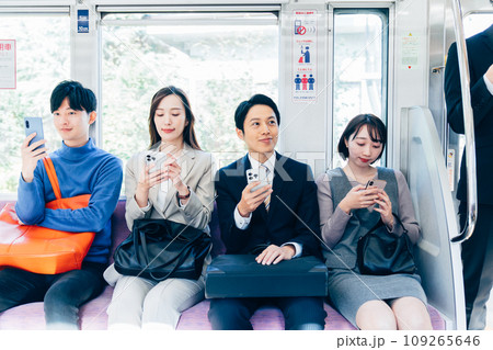 乗客　撮影協力「京王電鉄株式会社」 109265646