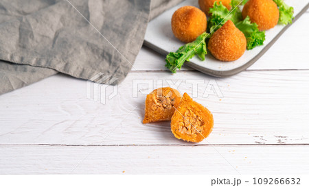 Chicken coxinha, chicken Brazilian snacks 109266632