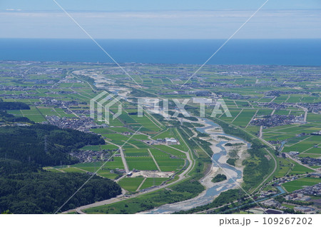 獅子吼高原からの金沢平野　手取川扇状地の眺め 109267202