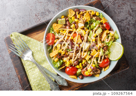 Easy taco salad is made with seasoned ground beef, crisp lettuce, vegetables, cheese and flavorful toppings closeup on the plate. Horizontal top view Easy taco salad is made with seasoned ground beef, crisp lettuce, vegetables, cheese and flavorful toppings closeup on the plate. Horizontal top view 109267564