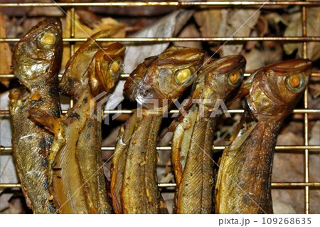山女魚の燻製 山女魚の燻製 109268635