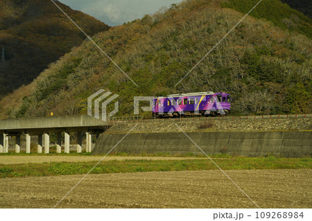 智頭急行と秋の山 智頭急行と秋の山 109268984