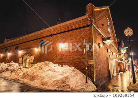 函館 金森 倉庫群 風景画 冬の函館 金森赤レンガ倉庫群 北海道函館市