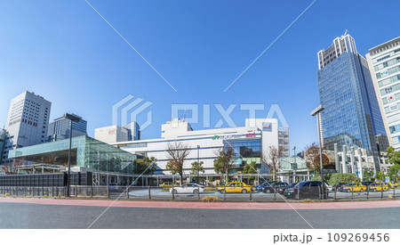 JR川崎駅前の都市風景【神奈川県・川崎市】 JR川崎駅前の都市風景【神奈川県・川崎市】 109269456