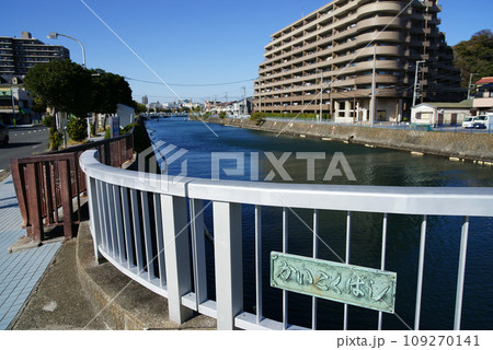 横須賀市久里浜の開国橋からの平作川 109270141